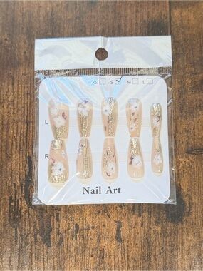 Nail Art Press-On Nails - Gold & Cream Floral